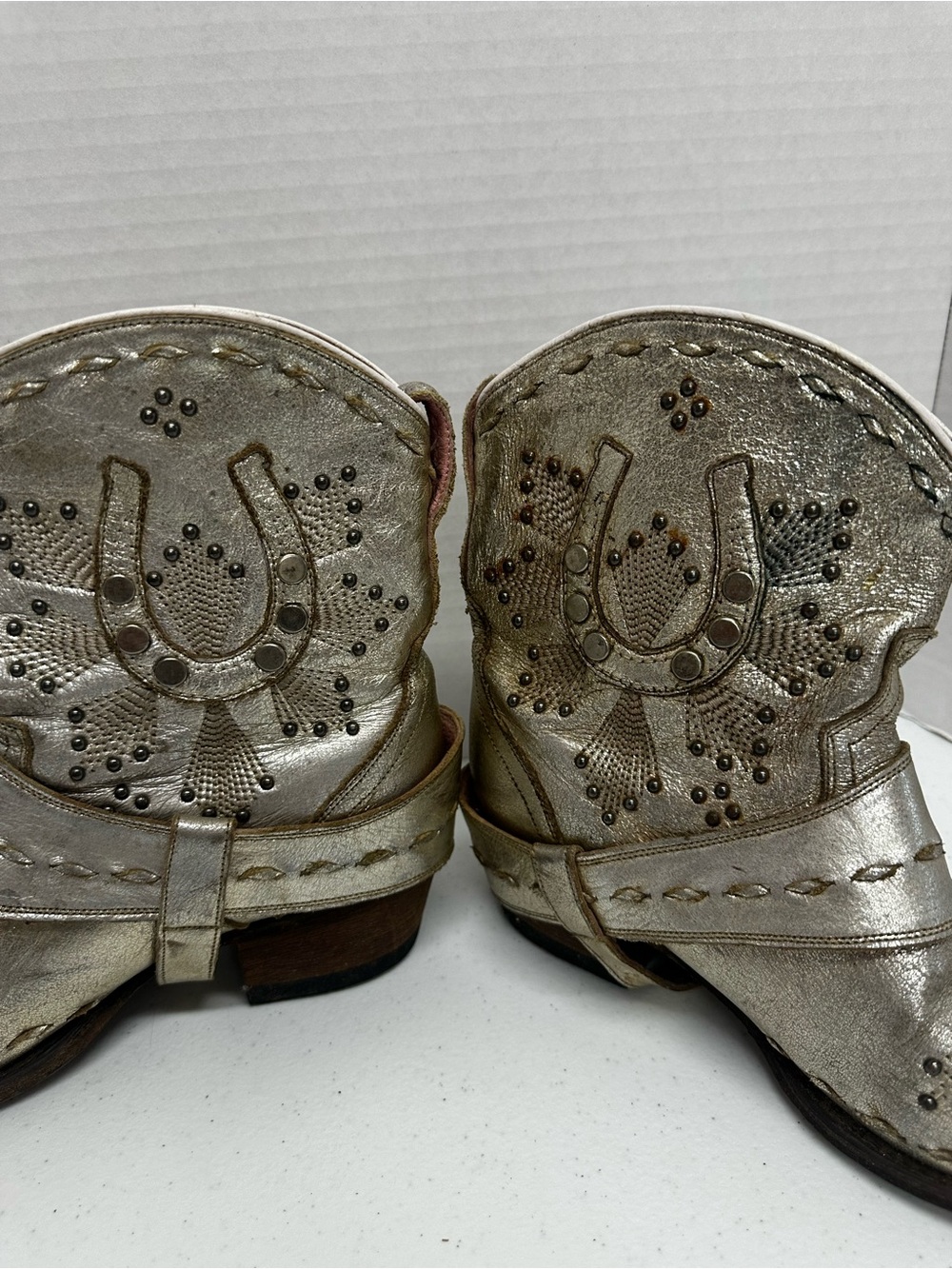 Junk Gypsy by Lane Gold Metallic Leather Western Boots Horseshoe Studs Size 7 - Picture 10 of 12